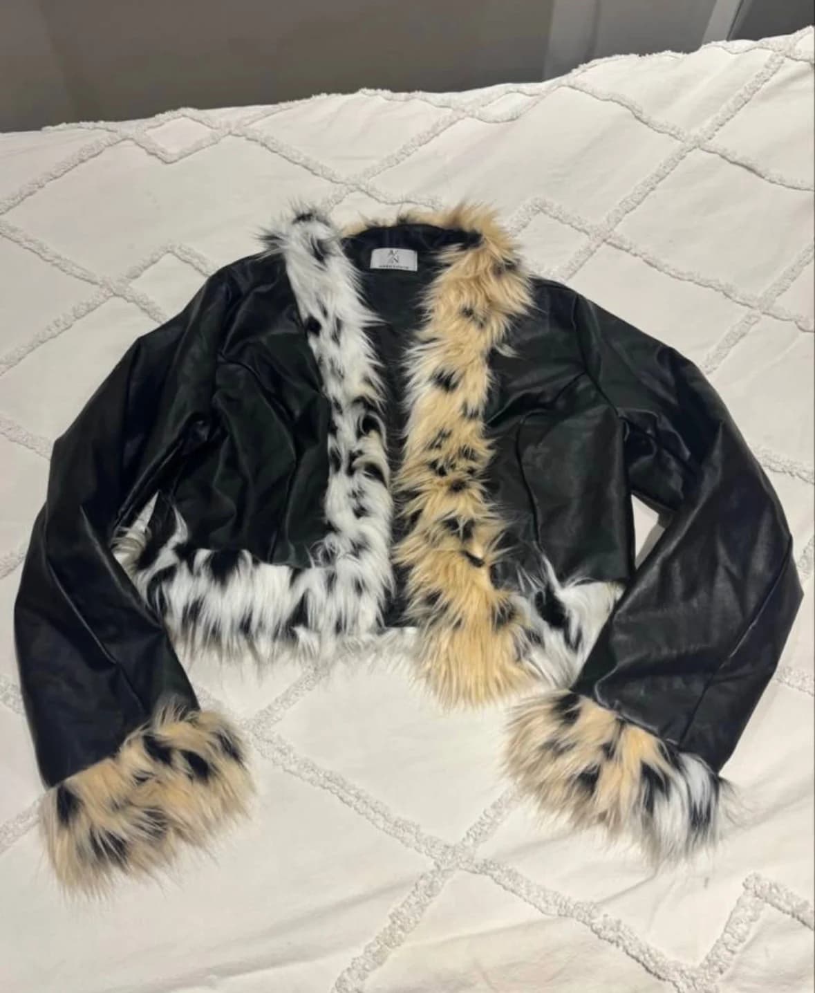 Usado por Catalina Rojas, Chaqueta ANONIMATO, talla XS/S