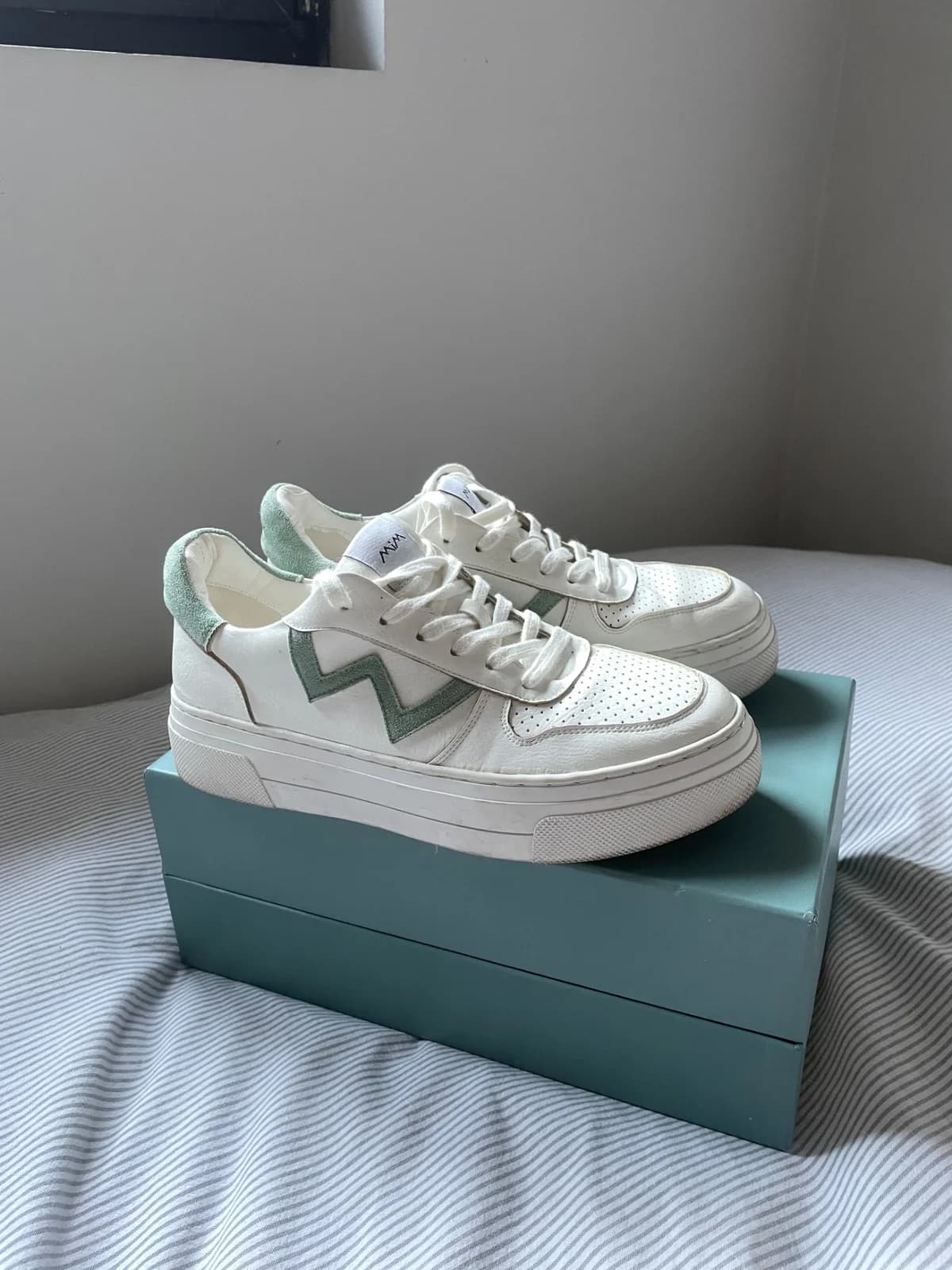 Usado por amalia torres, Zapatillas blancas MIM , talla 37