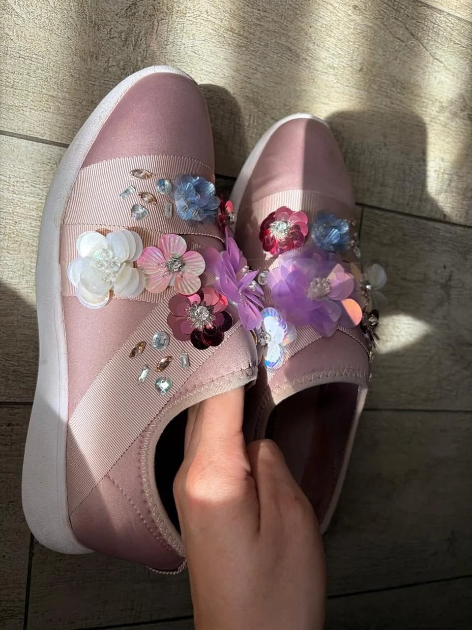 Zapatillas rosadas con flores — foto 1