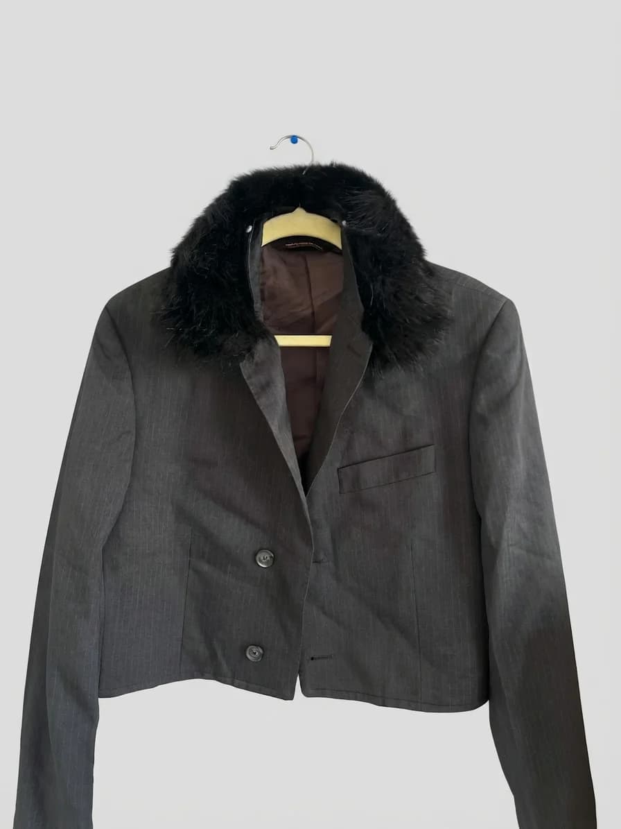 Usado por Matilde Fariña, Blazer corto con cuello , talla S