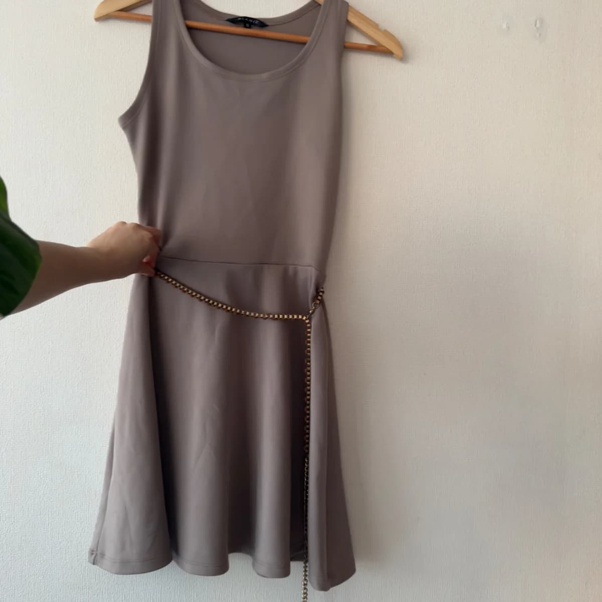 Vestido Talla S con cinturón — foto 1