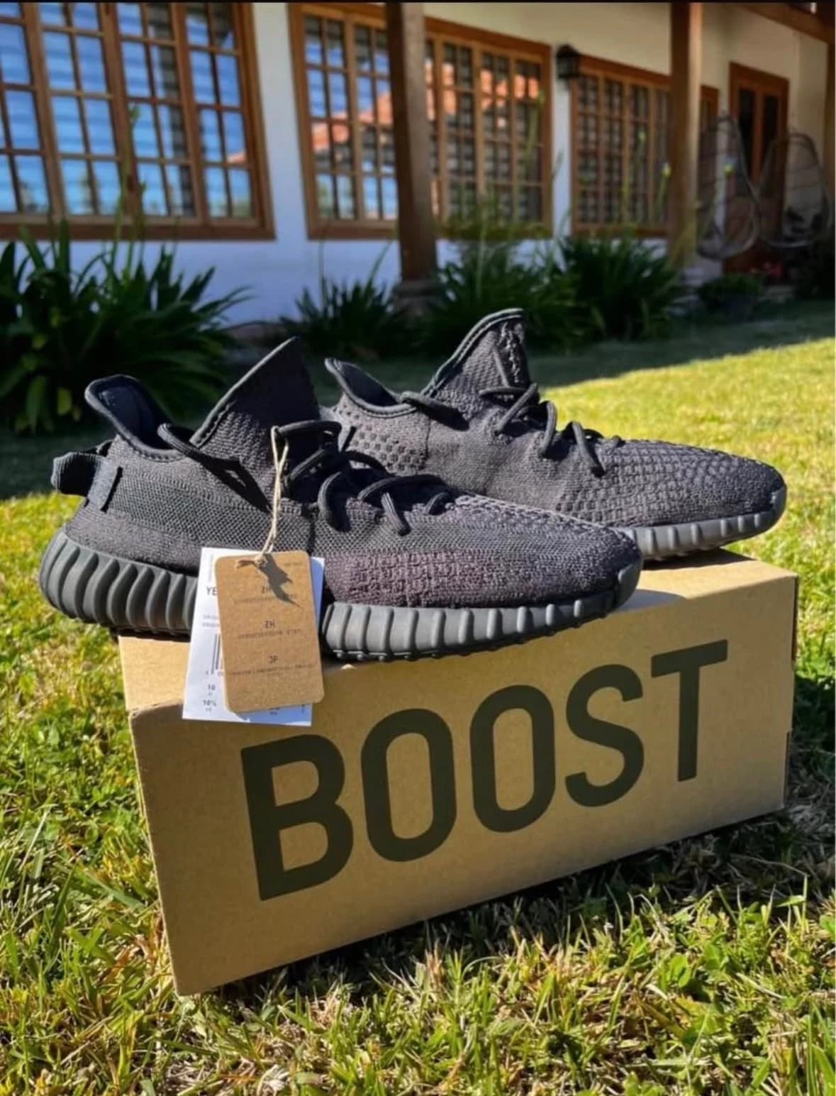 YEEZY BOOST 350 V2 ONYX — foto 1