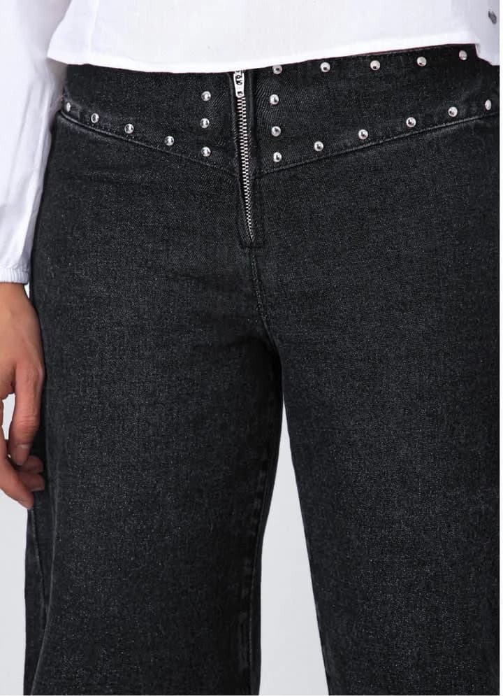 Usado por Closet de Marti y Emi, Jeans Raindoor Tachas, talla 38