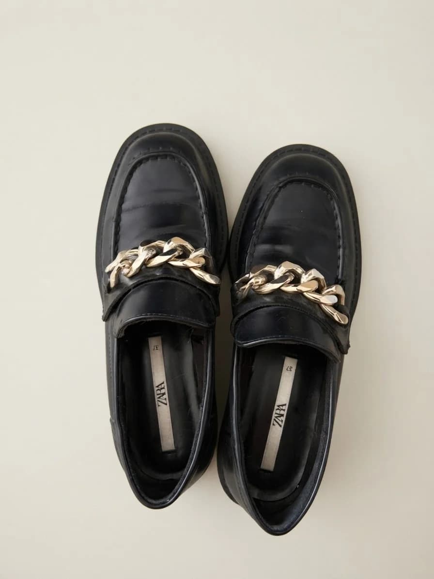 Usado por Claudia Rasines, Mocasines negros, talla 37