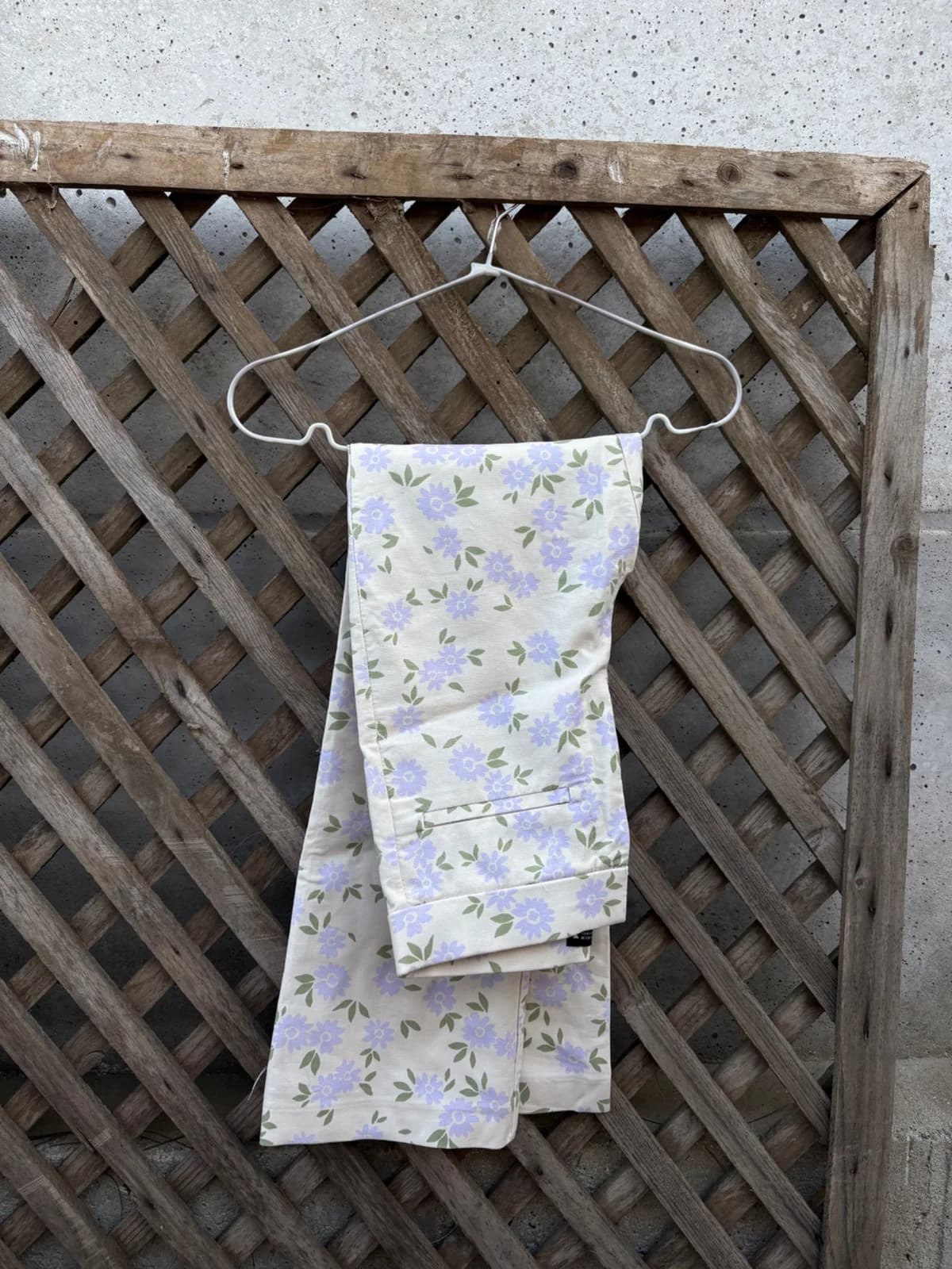 Pantalón floreado — foto 1