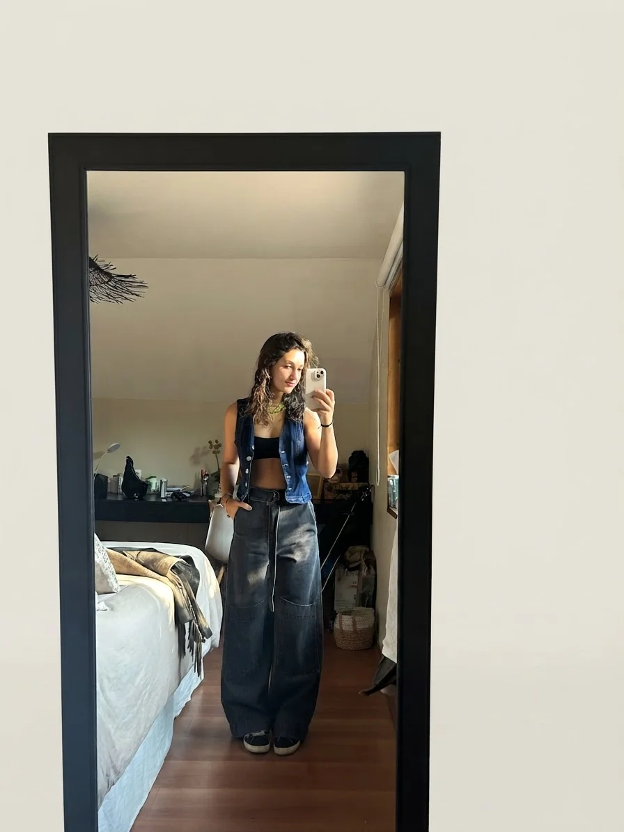 Usado por Amanda Vermehren , Jeans tiro alto negro con cinturón , talla 34