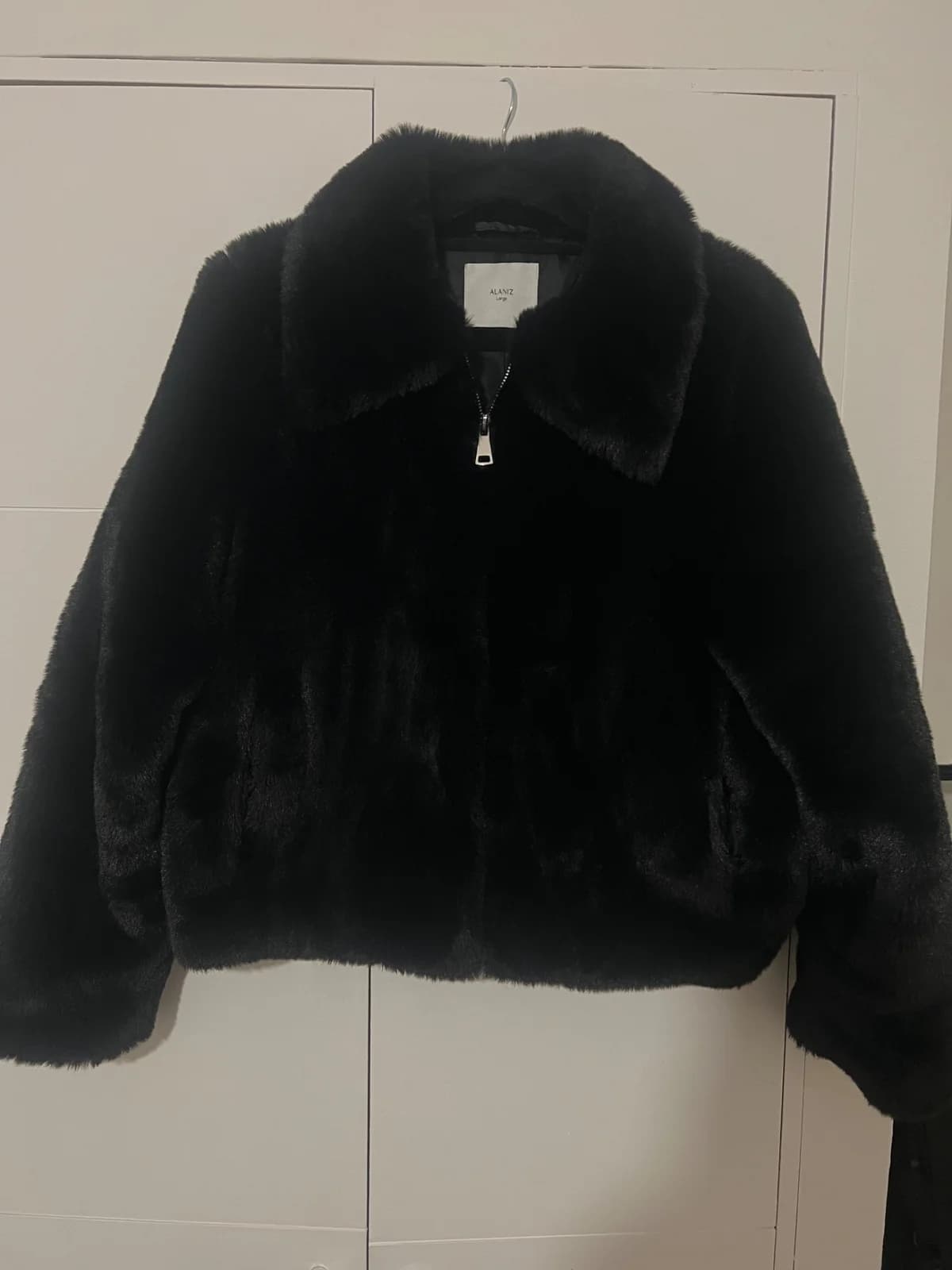 Usado por Lili Bascuñán , Abrigo peludo Alaniz, talla L