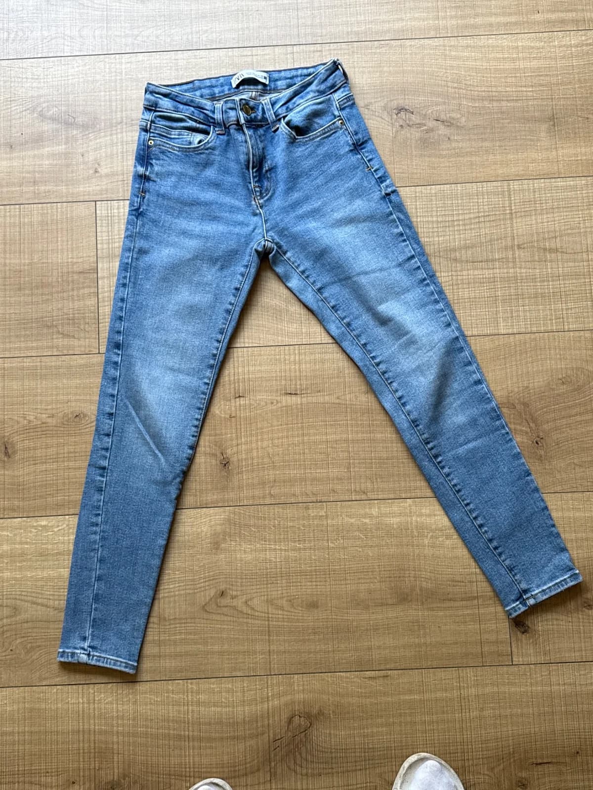 Jeans básico Zara — foto 1
