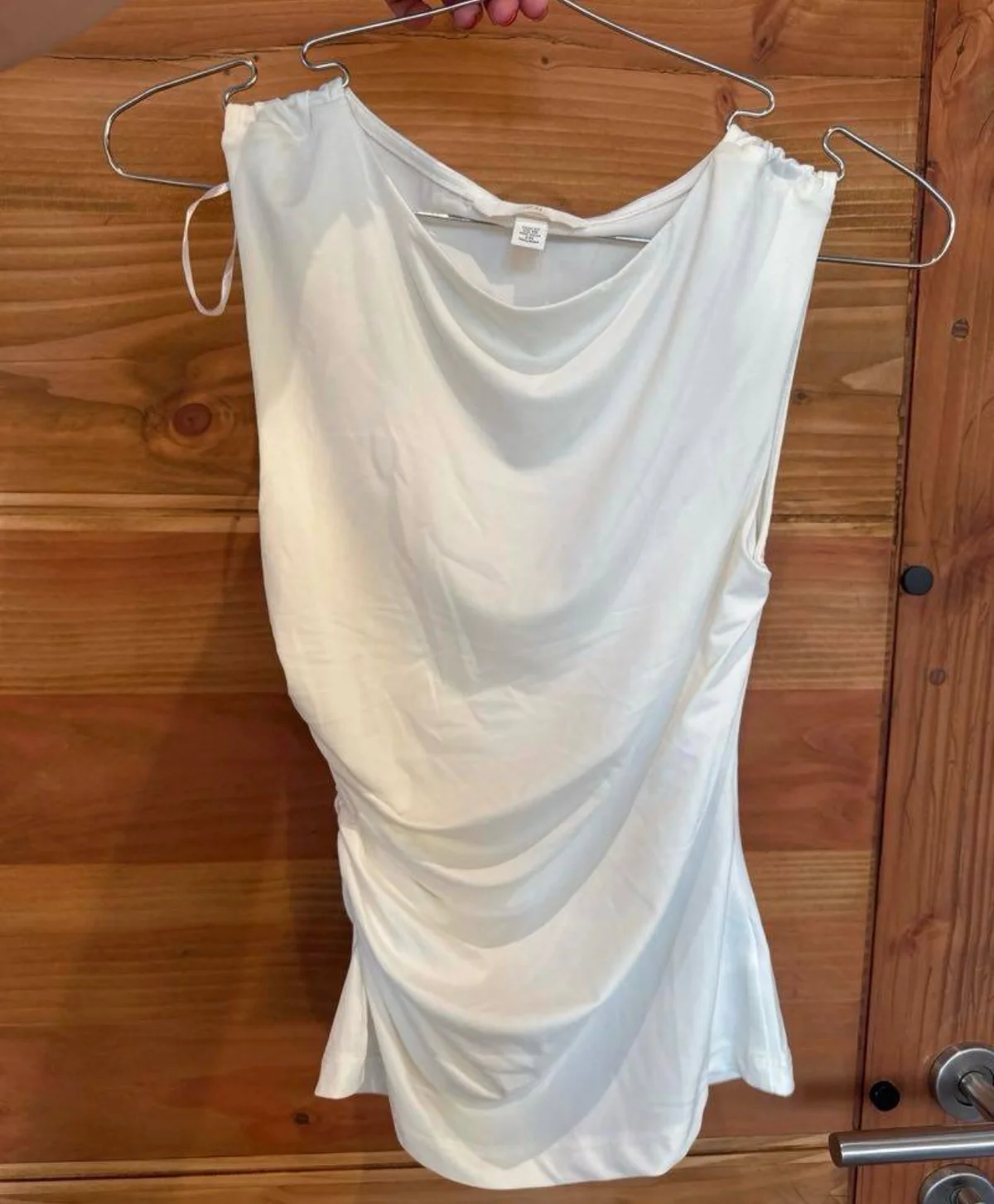 Usado por María de los Ángeles Esveile Molina , Polera blanca H&M nueva , talla XS
