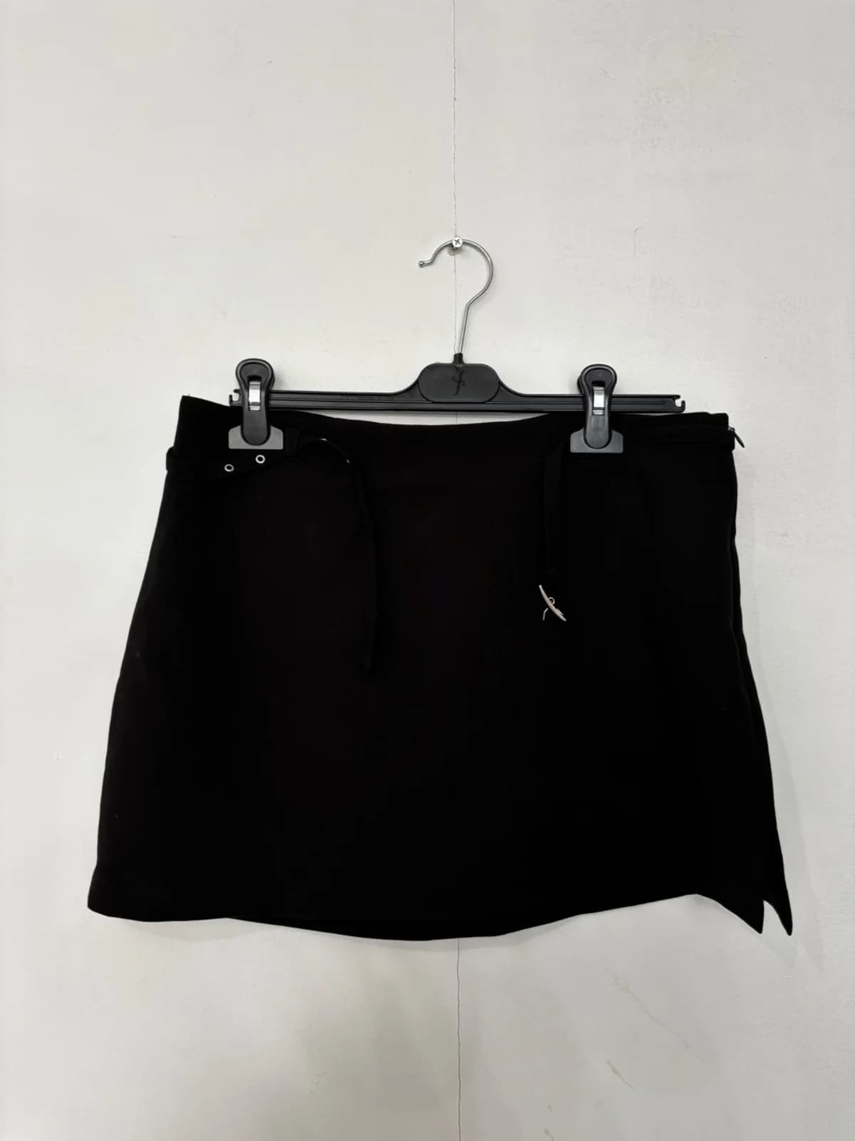 Usado por Vicky Duran, Falda formal negra , talla M