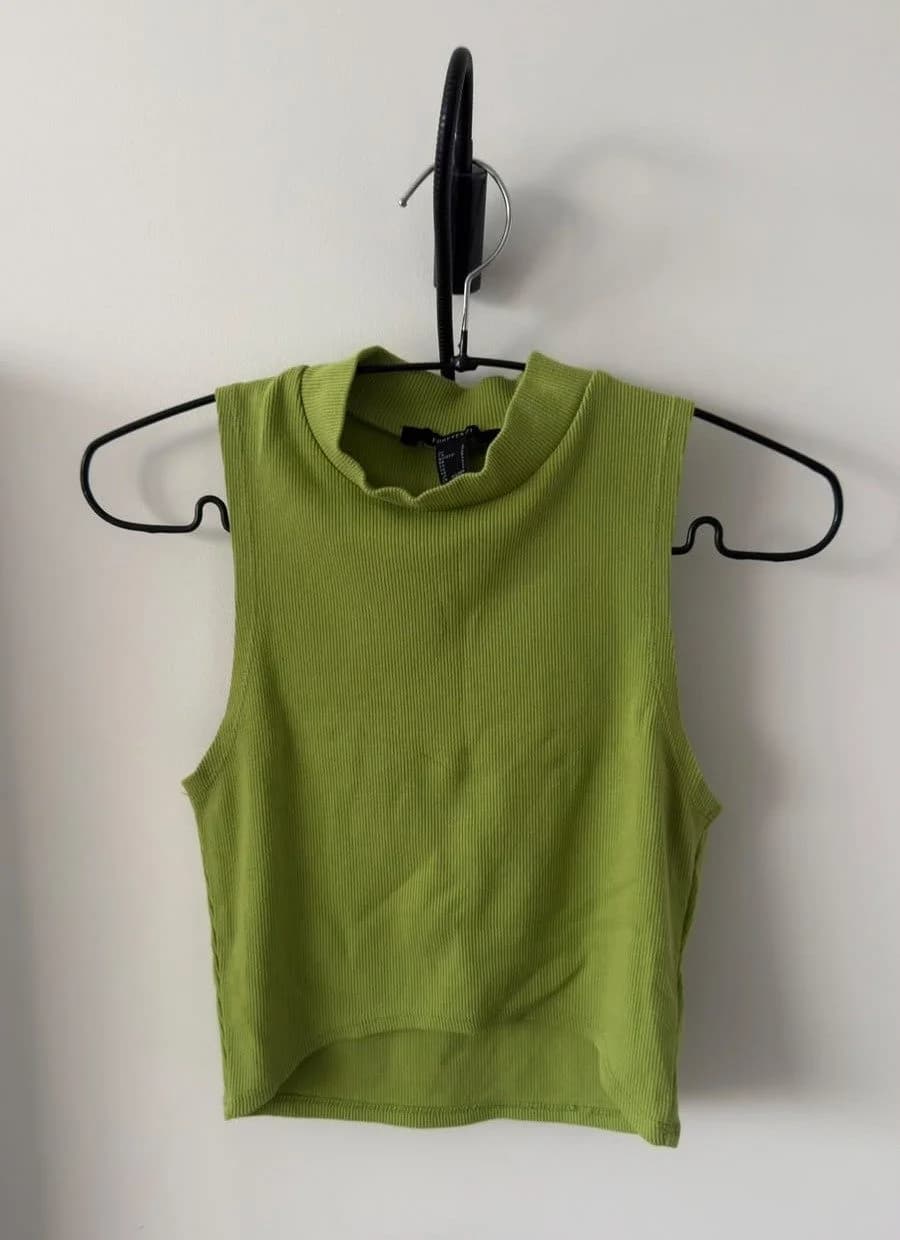 Usado por Paula Arregui, Tank Top Verde , talla XS