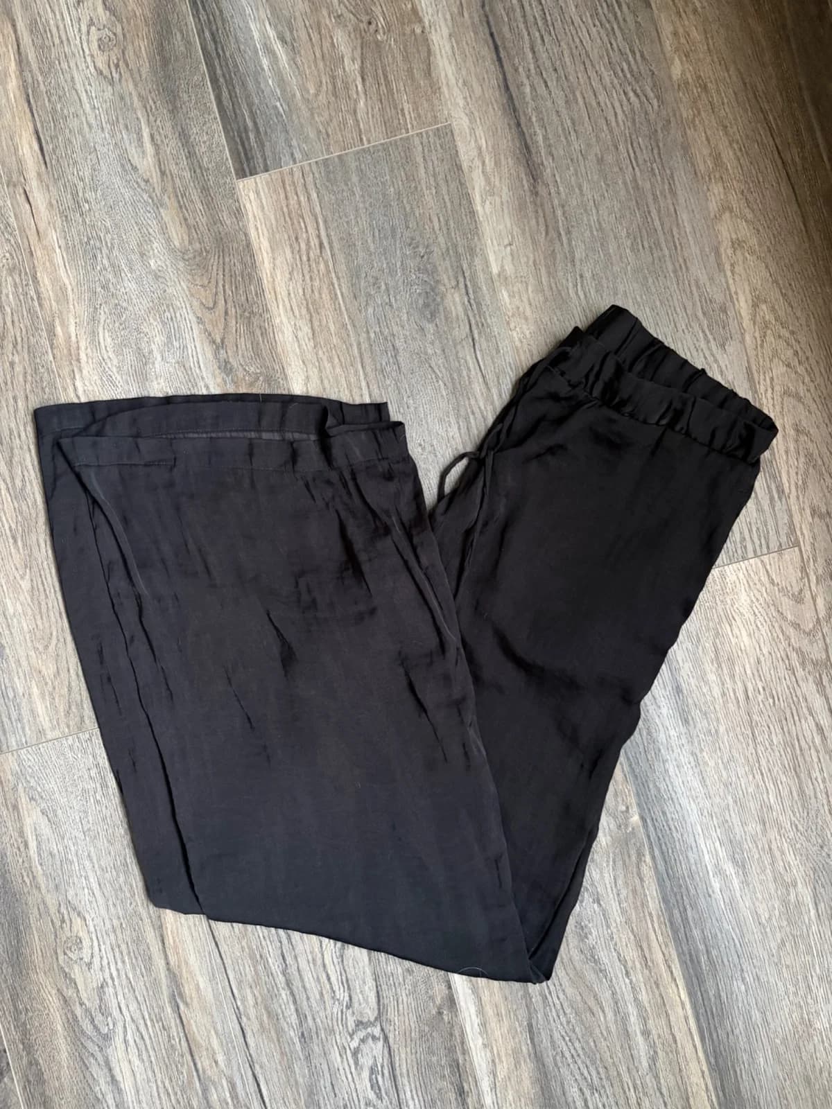 Pantalones delgados negros