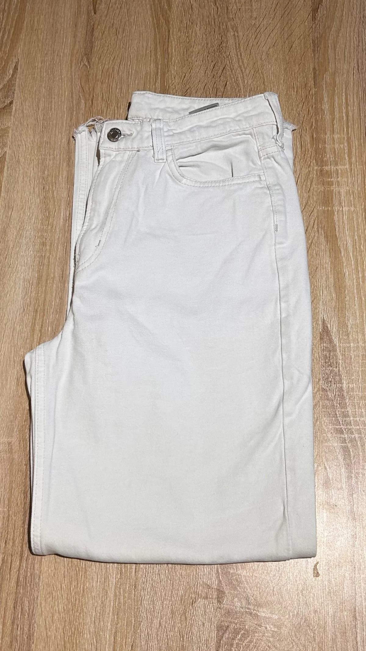 Usado por Francisca Vicuña, Jeans blanco H&M, talla 36