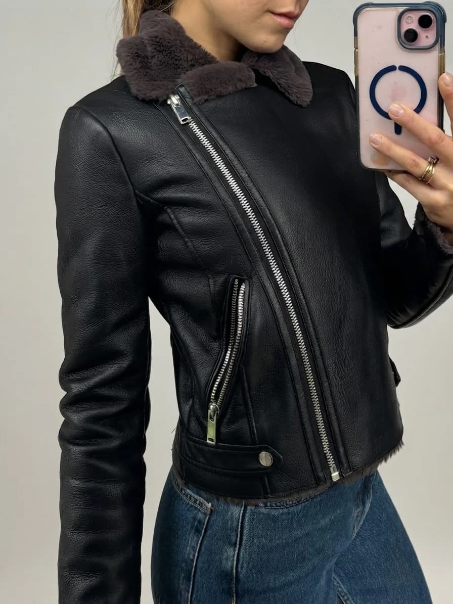 Usado por Amalia Abogabir, Chaqueta de cuero peluda por dentro, talla S