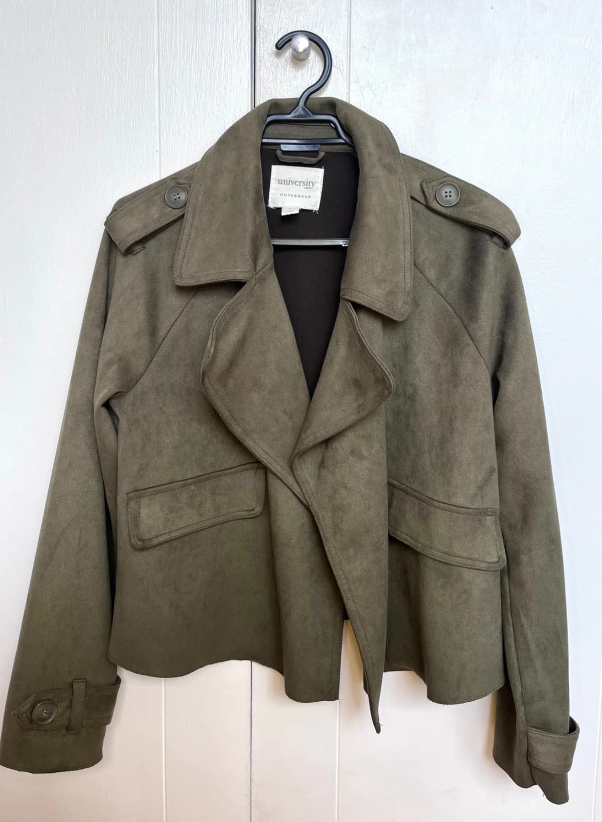 Usado por Valentina Morales Kuhnow, Chaqueta University , talla L