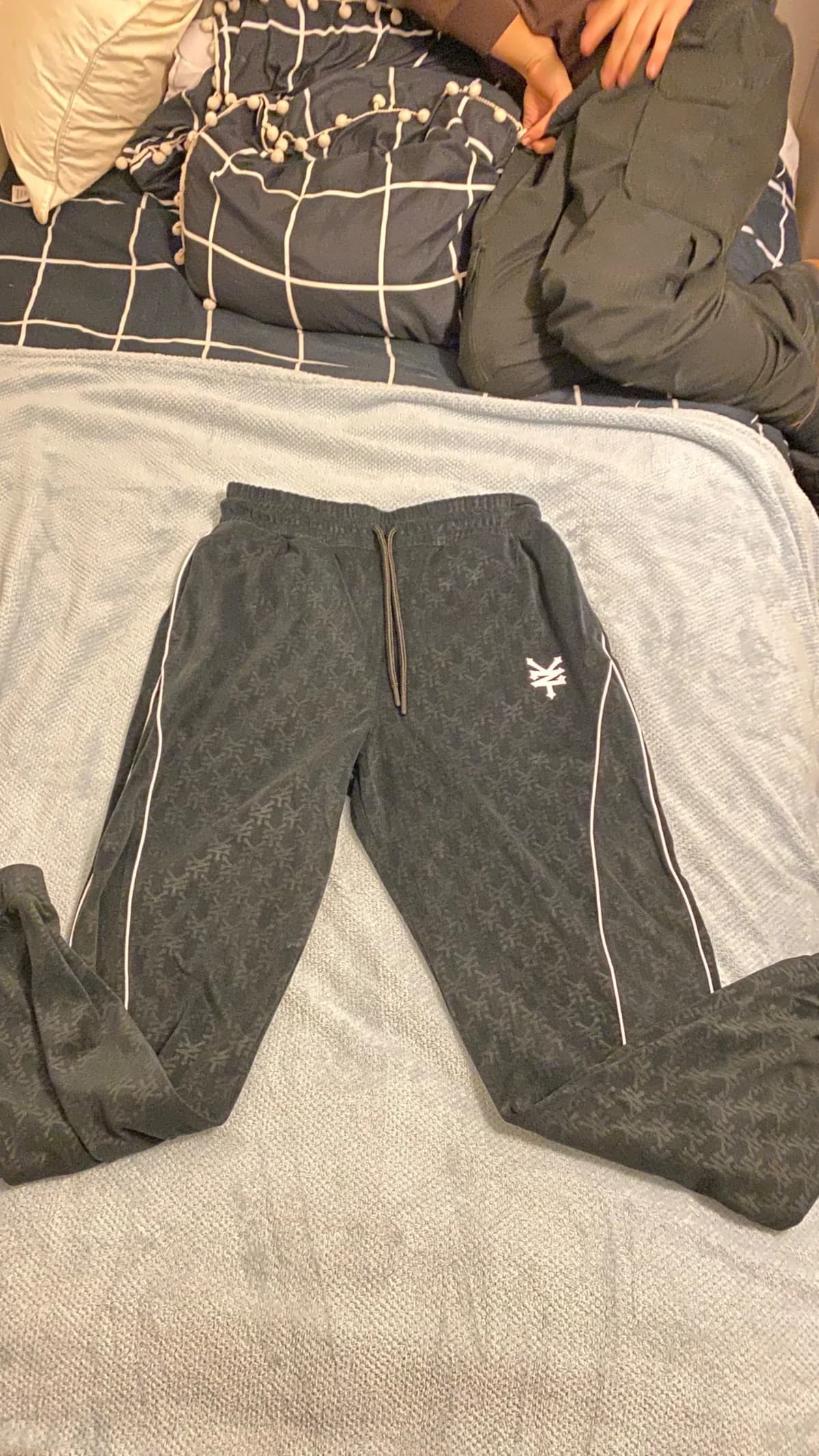 Usado por Sofia Villegas, Pantalones de Buzo Zoo york , talla M