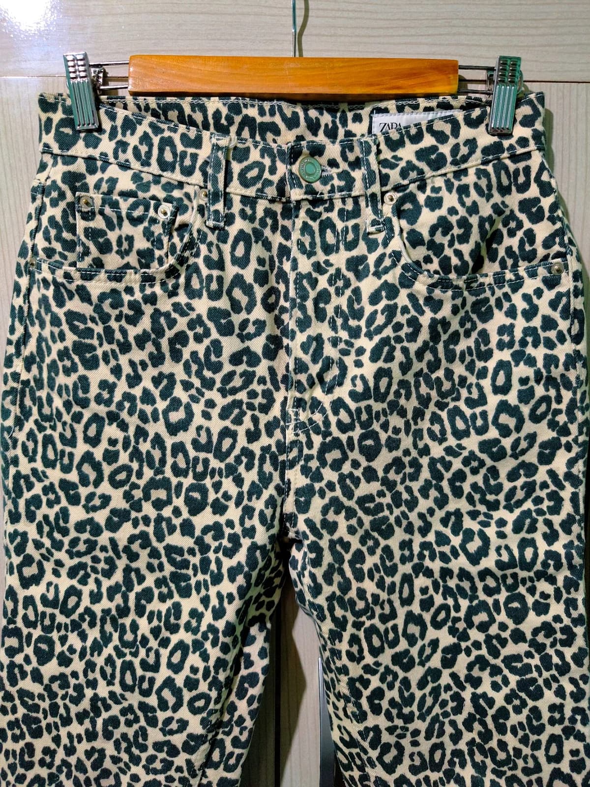 Usado por Camila Sánchez C., Jeans Zara Animal Print, talla 36