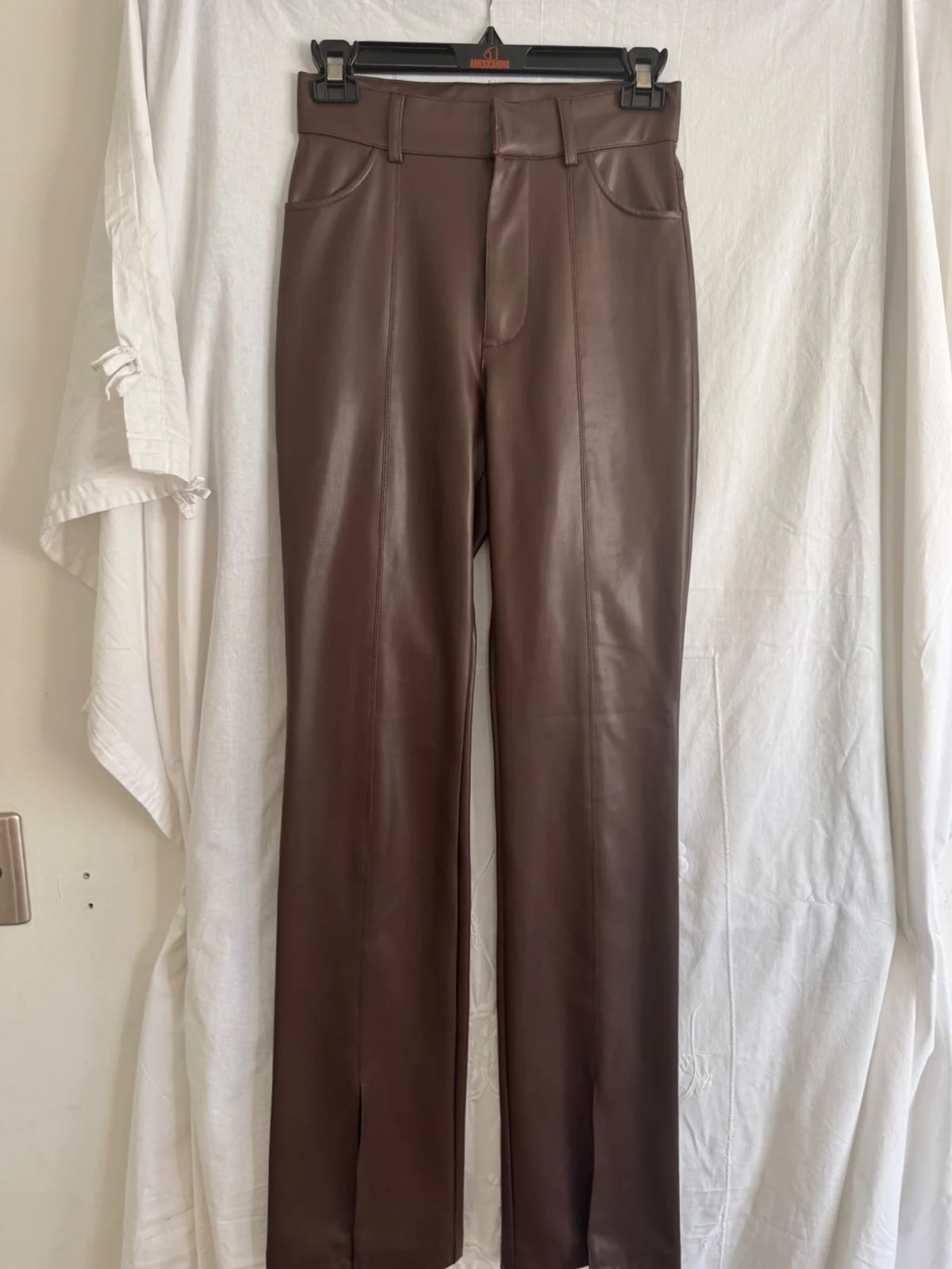 Usado por Carolina Torres, Pantalón EcoCuero Zara , talla 34