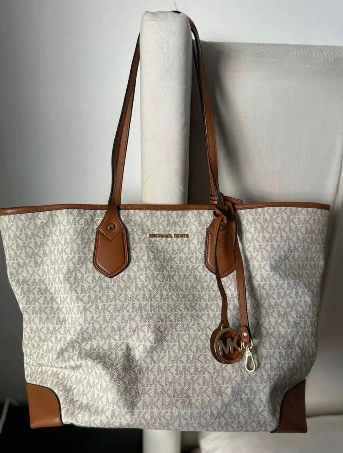Usado por Candelaria Stanke , Tote Michael Kors Cartera, talla L