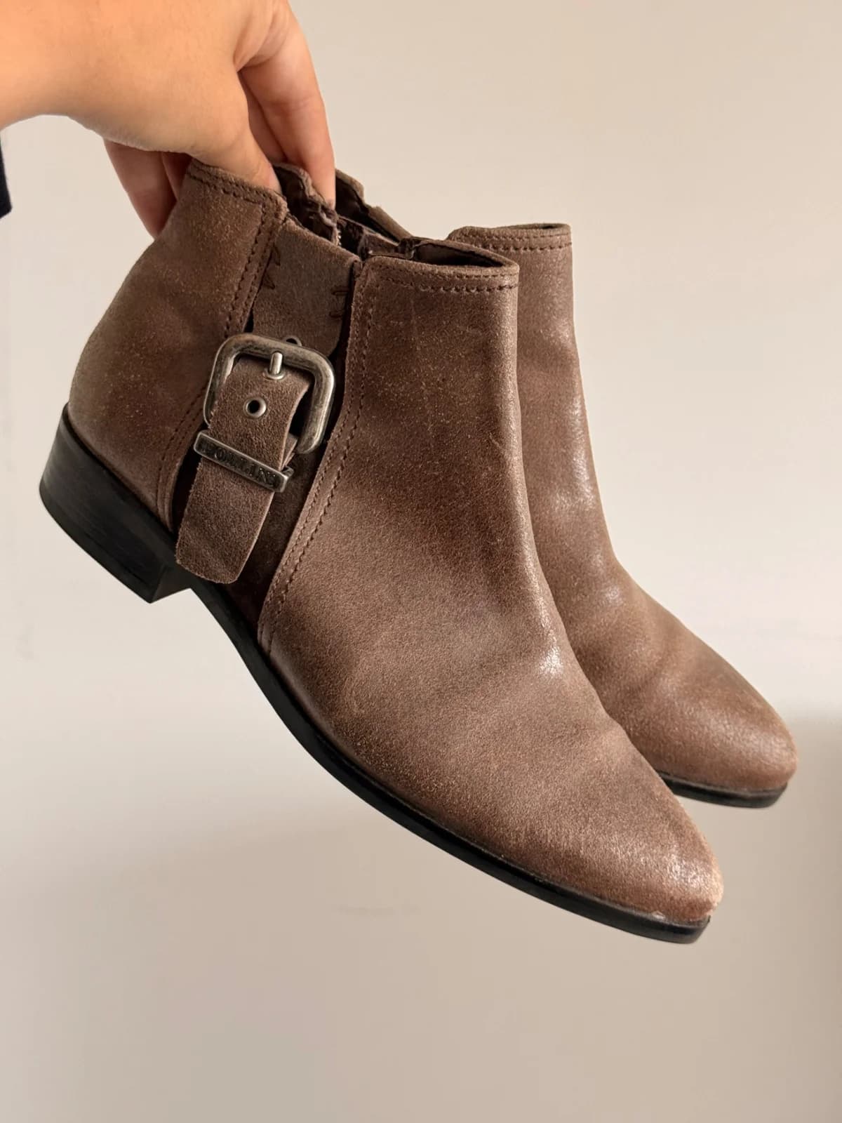Usado por Daniela Stocker, Botines de cuero Pollini, talla 36