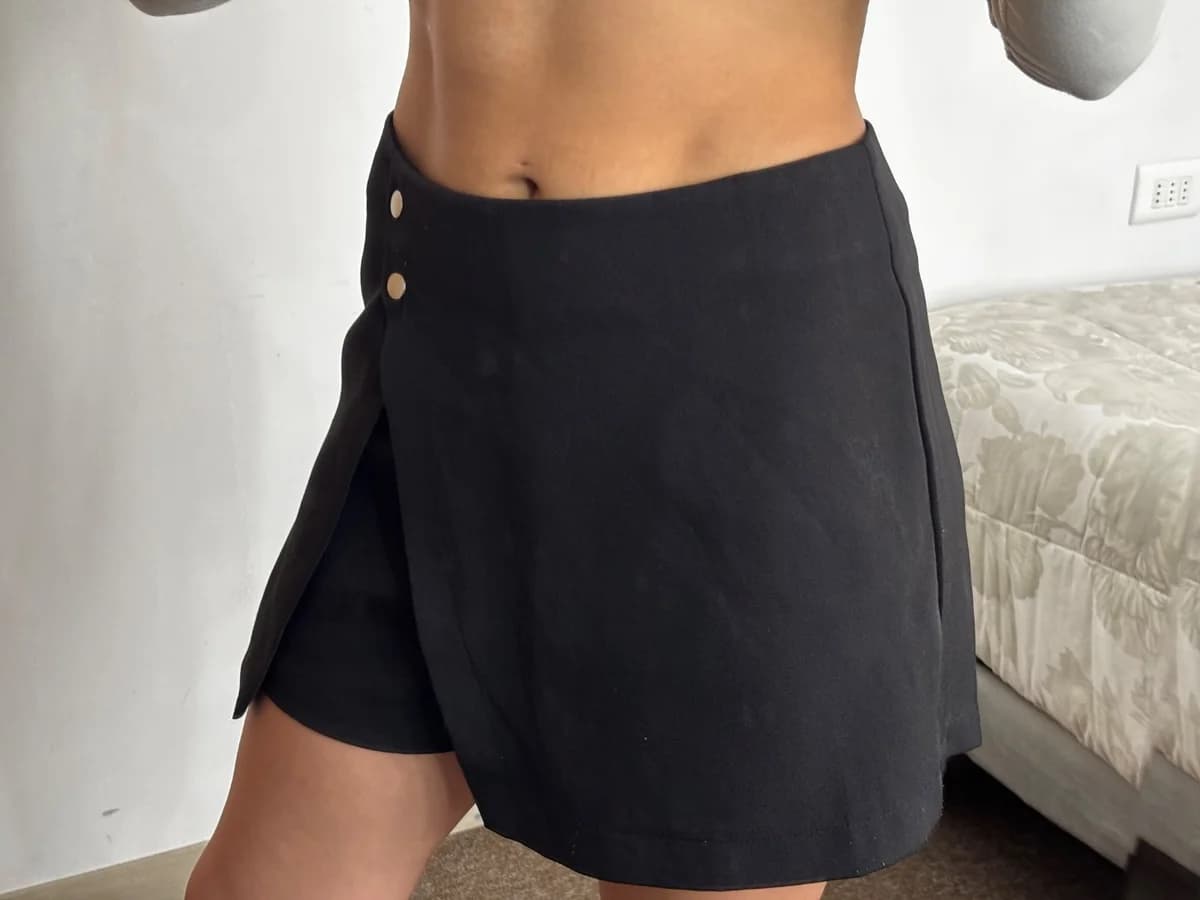 Usado por Vicky Duran, Short falda formal negra , talla M