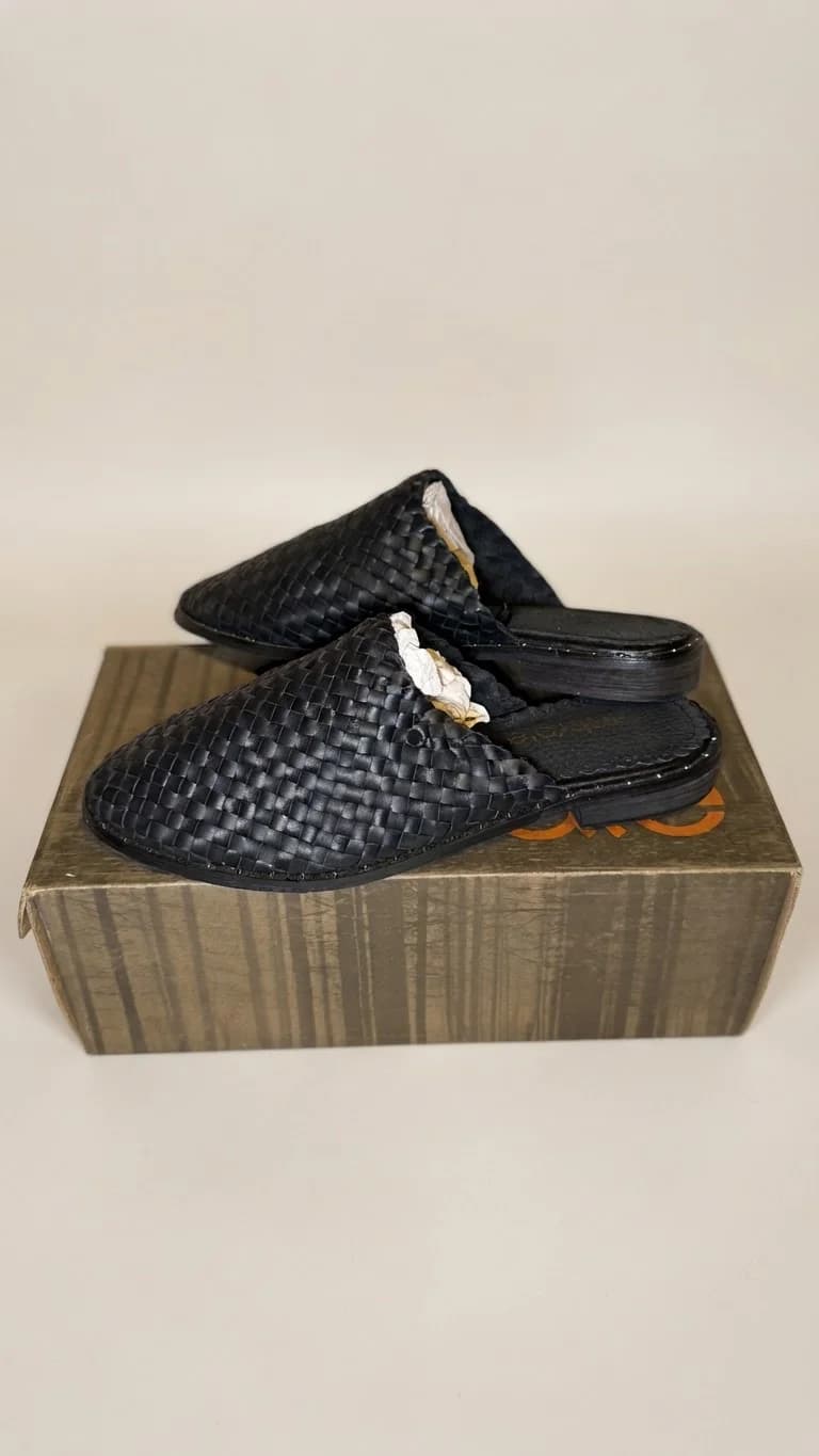 Zapato tejido umbrale de cuero — foto 1