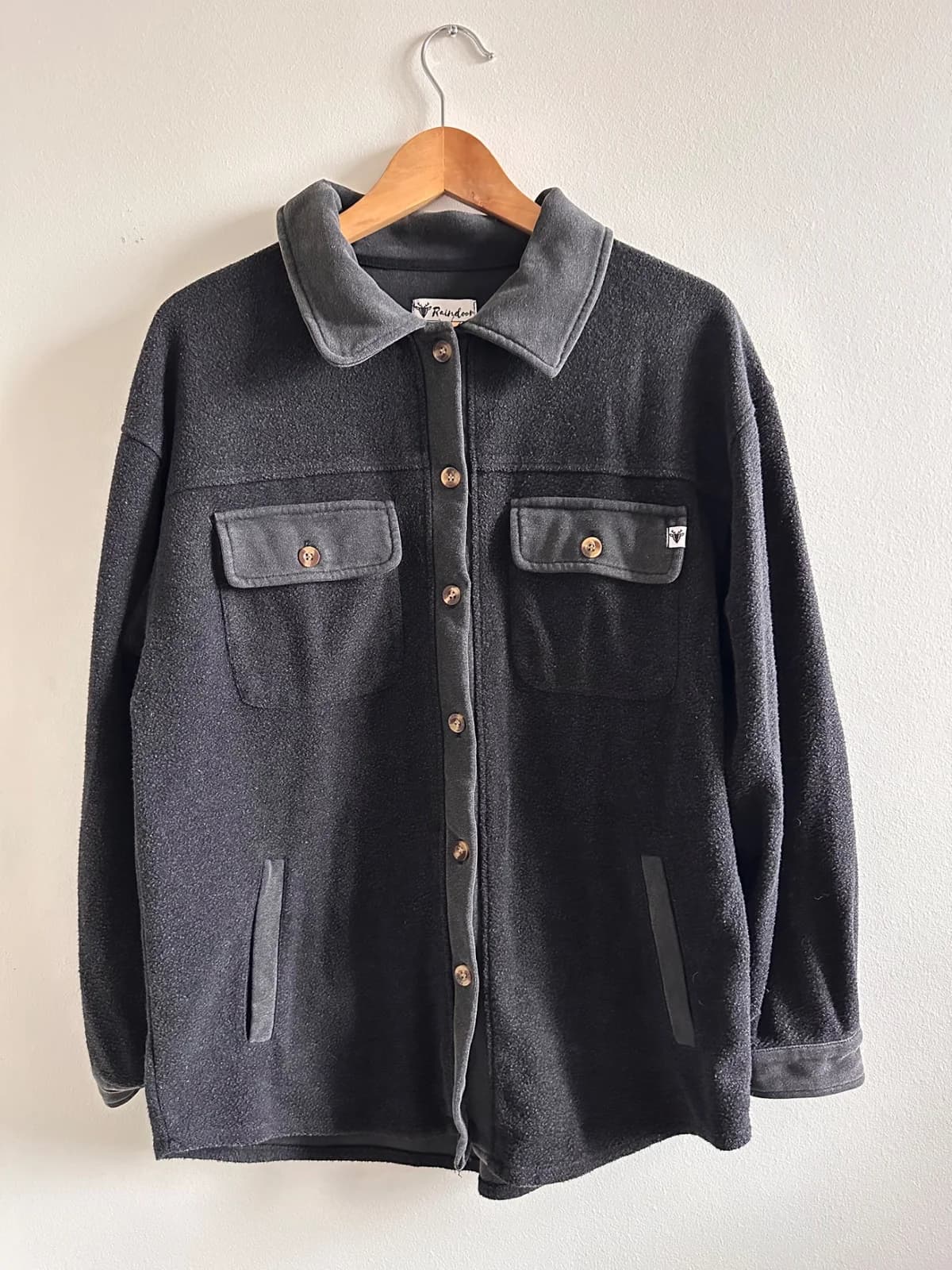 Usado por Constanza Moscoso, Sobrecamisa gris Raindoor, talla S