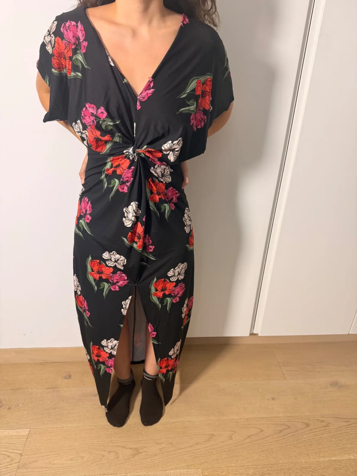 Usado por Catalina Eugenia Lozano Asfura, Vestido floral manga corta, talla M
