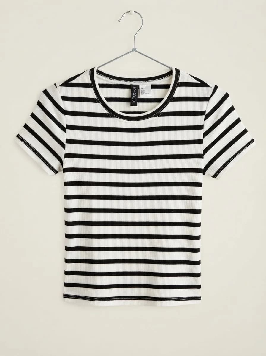 Usado por María Jesús Medina Peters, Polera rayas pegada al cuerpo , talla Xxs-s