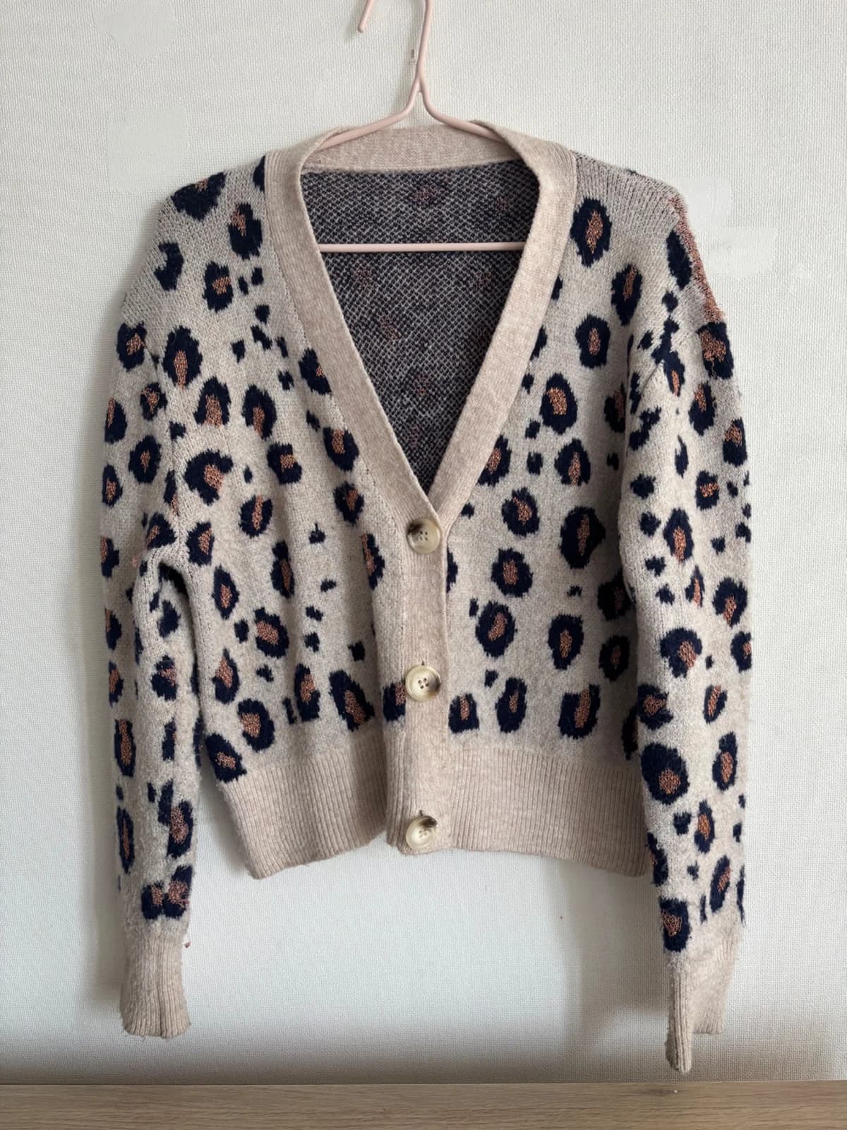 Usado por Isidora Belén Rosas Morales, Cardigan animal print, talla estándar