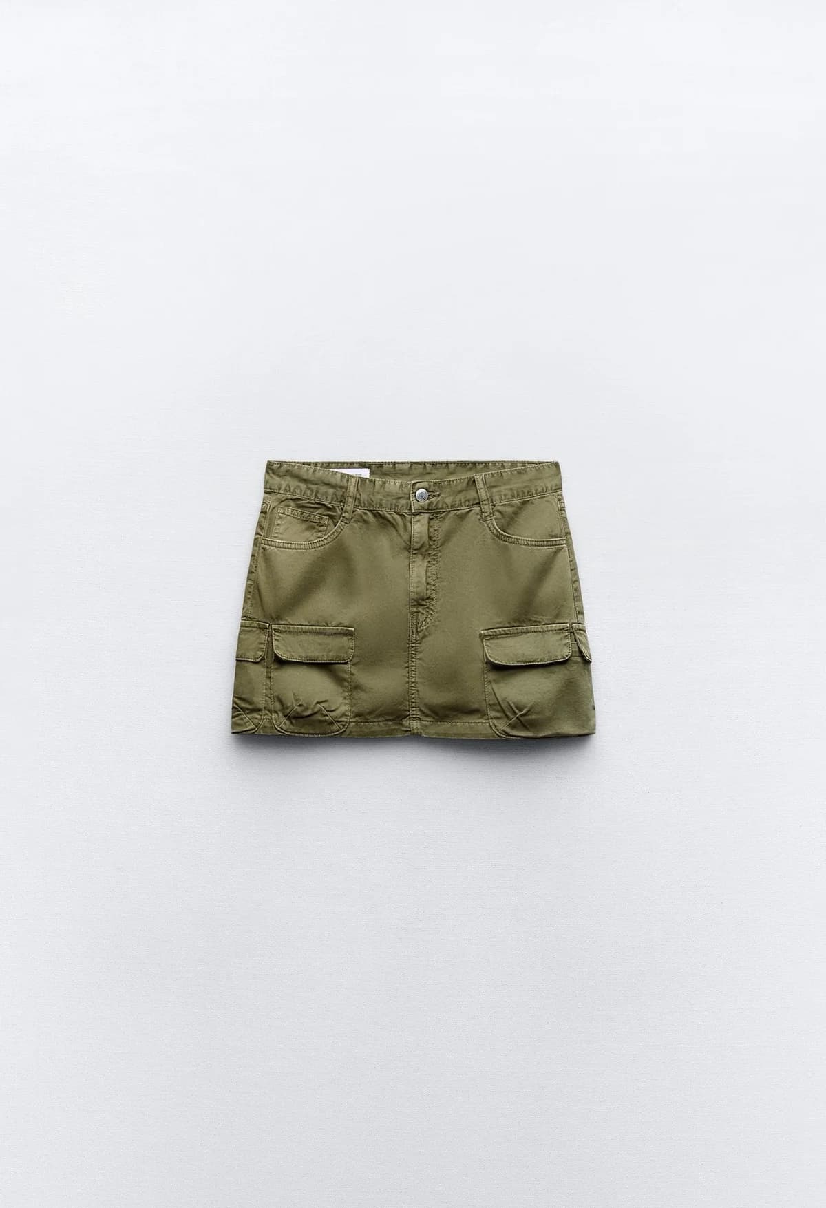Usado por Consuelo Cárdenas , Falda Mini Cargo, talla 36