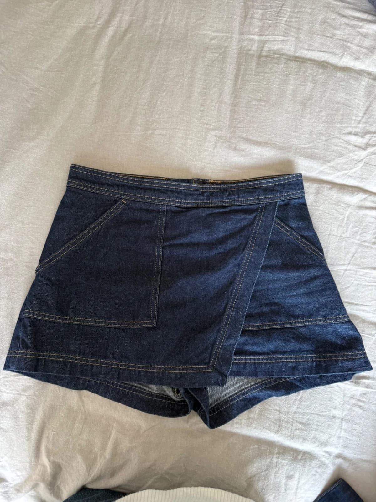 Usado por Sofía Reyes, Falda short jeans, talla 40