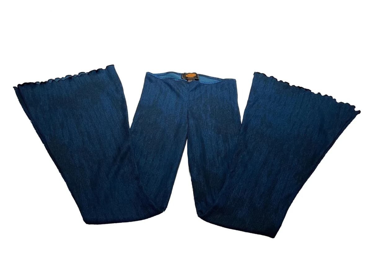 Usado por Emilia Antonia Concha Llorca, Pantalones Flare Teal Printed Crinkle , talla XXS
