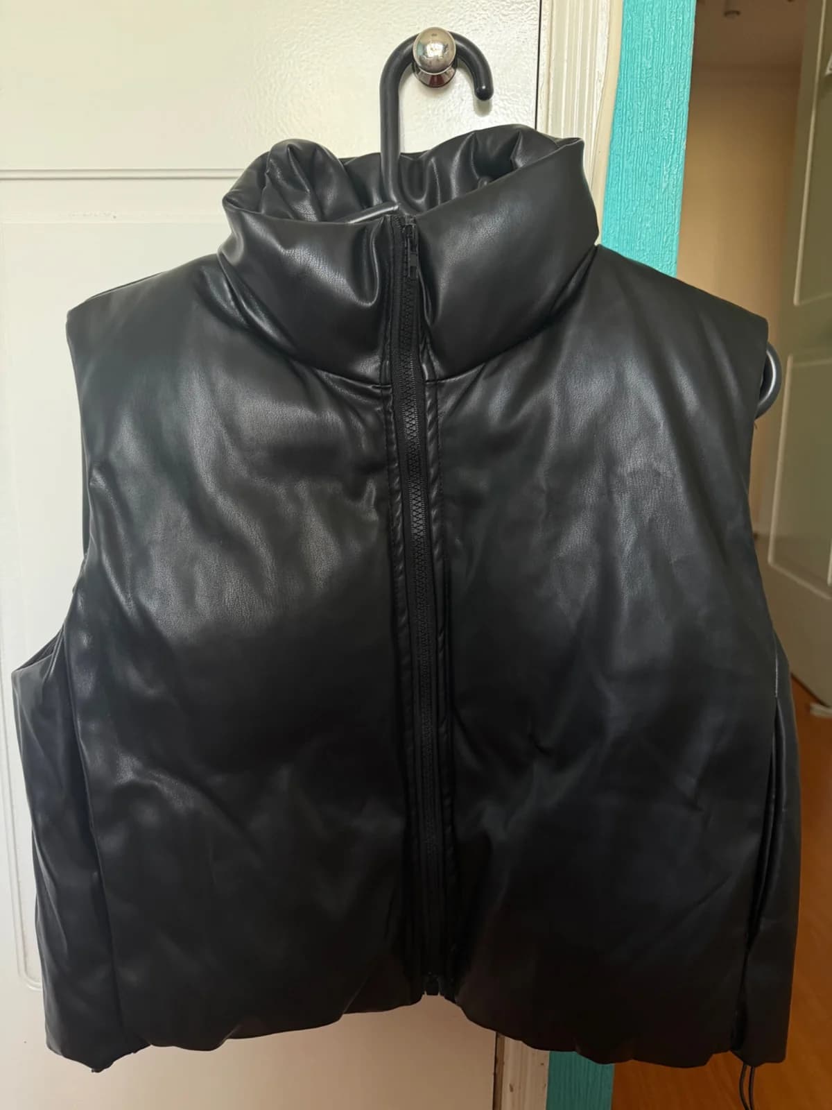 Usado por Nicolle Del valle, Parka , talla Estándar