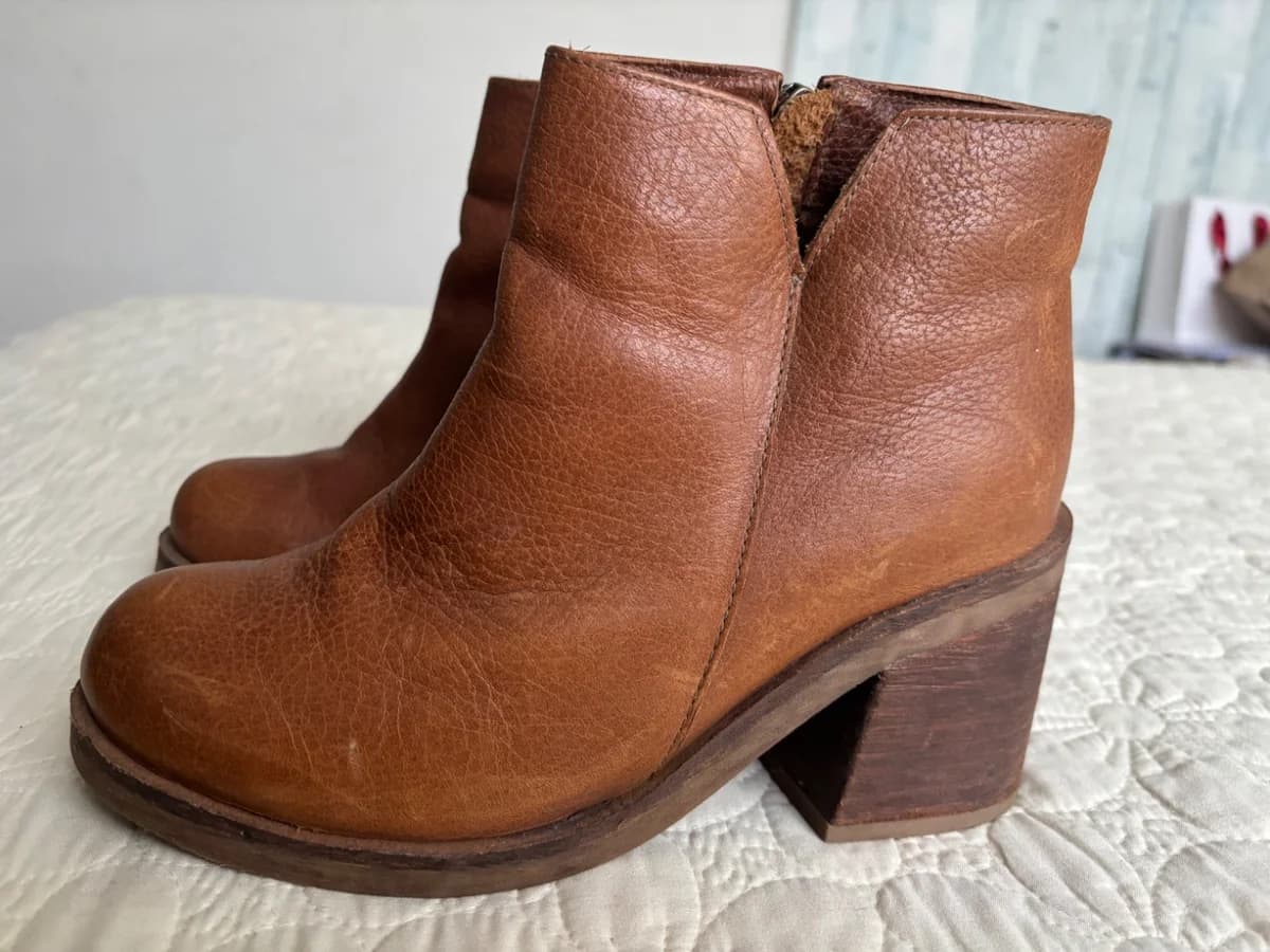 Usado por Fernanda Muñoz , Botines Romano , talla 35