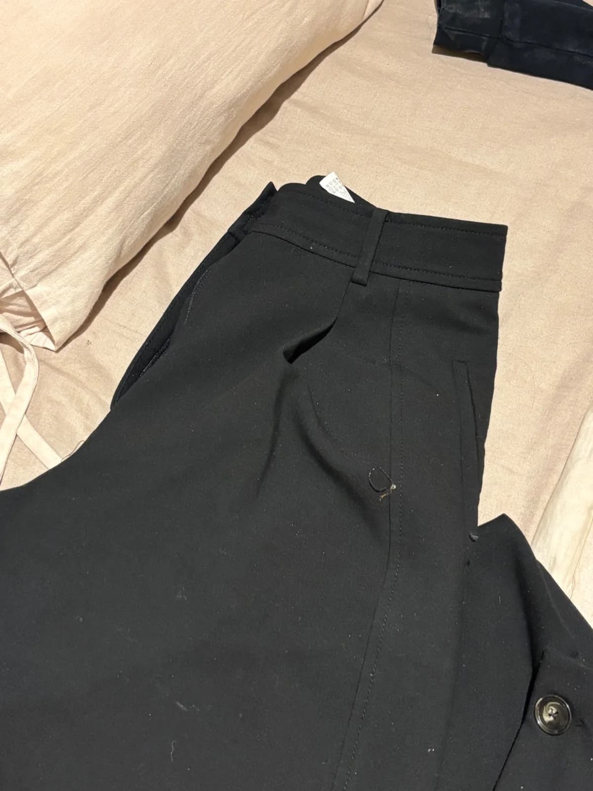 Usado por Dolores Seguel Márquez, Pantalón tela bomber ZARA, talla S