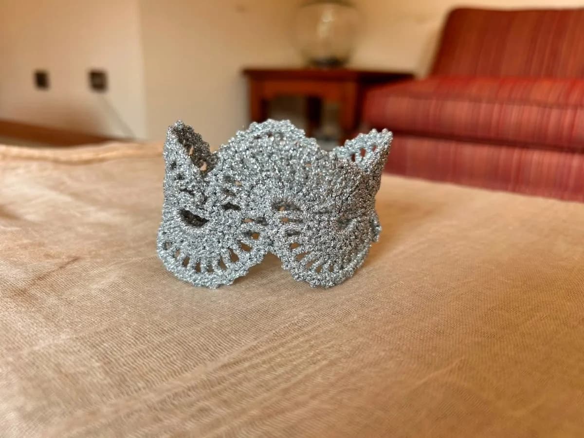Usado por Brica Crochet, Pulsera barroco plateada