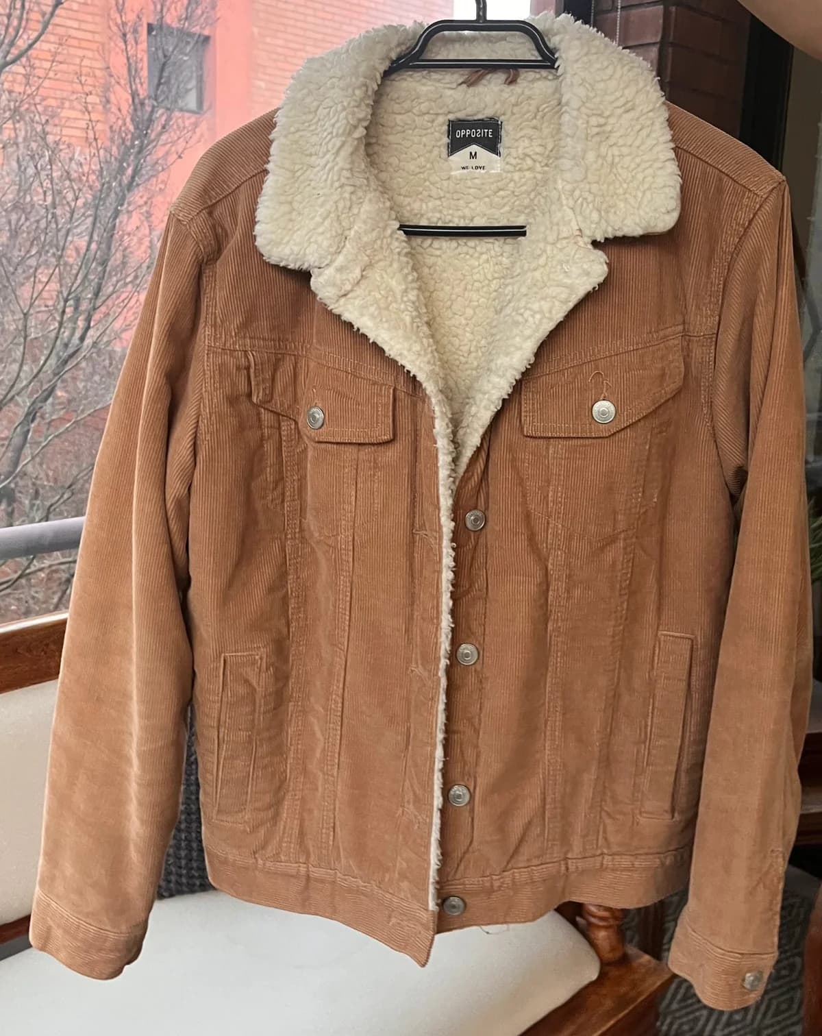 Usado por Alexa Beovic, Chaqueta café cotelé con chiporro, talla M