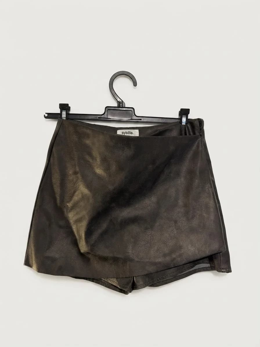 Usado por Isidora Aguilera , Falda short Sybilla, talla S
