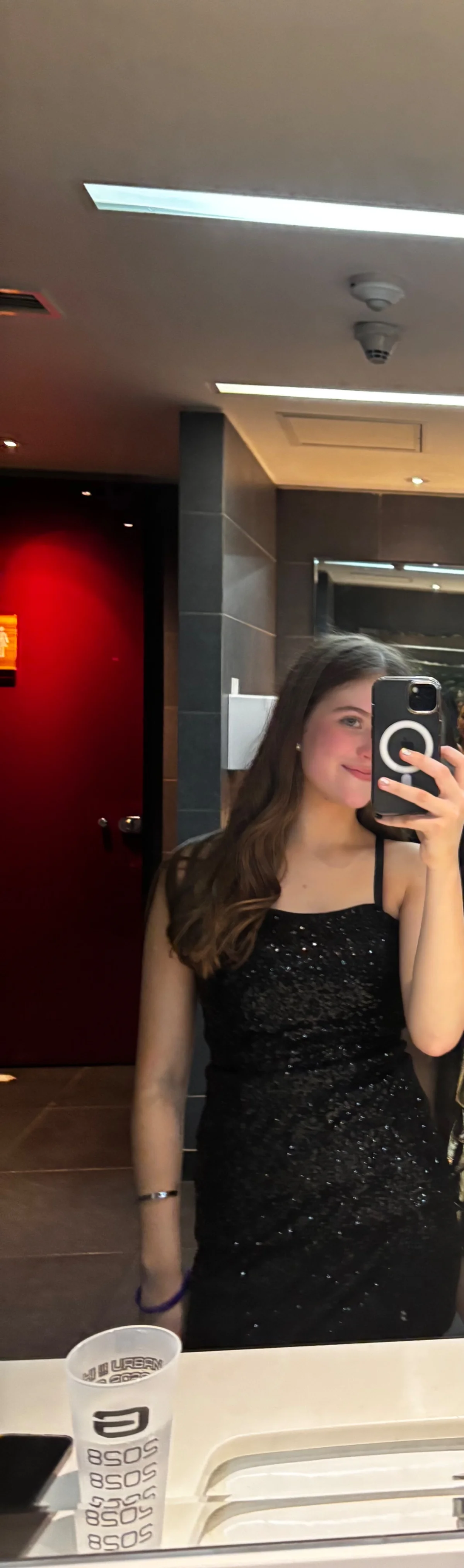 Usado por Maite González, vestido negro con brillos , talla S