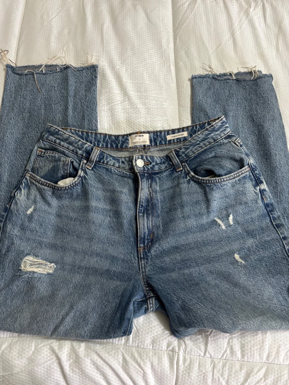 Pantalón rasgado — foto 1