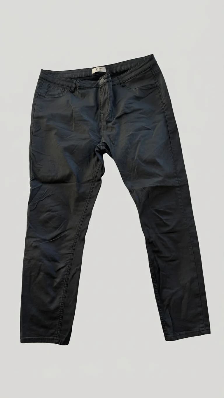 Jeans pitillo negro eco cuero