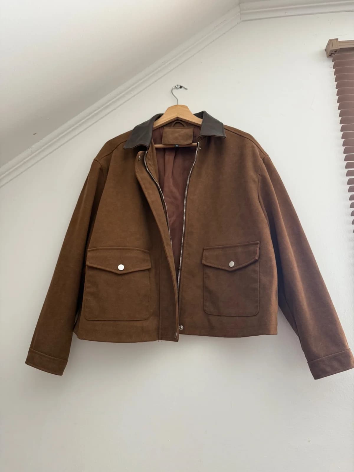 Usado por Anyela , Chaqueta cuello tipo cuero , talla M