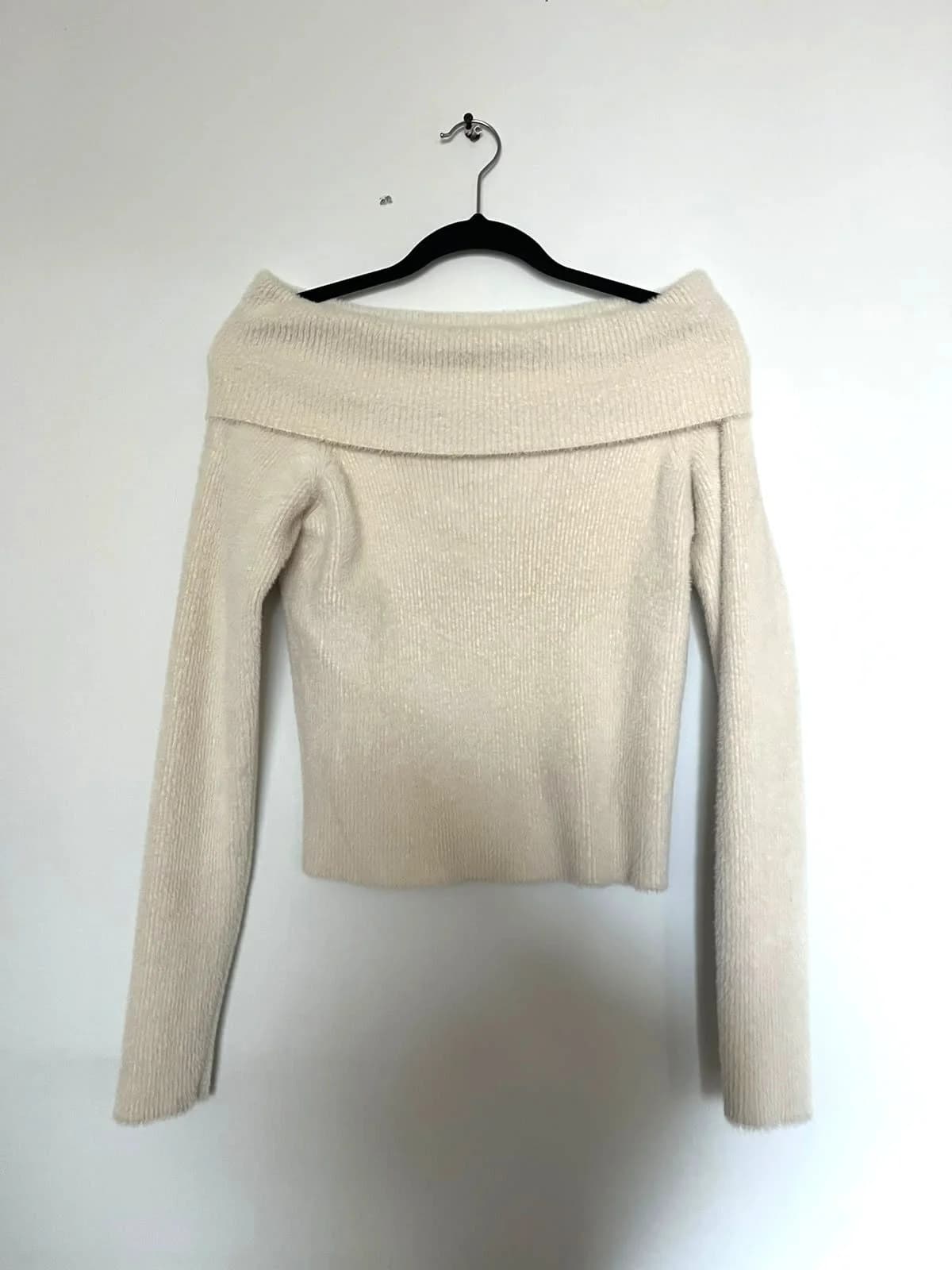 Usado por Maite Correa, Sweater Manga Larga Sin Hombros, talla M