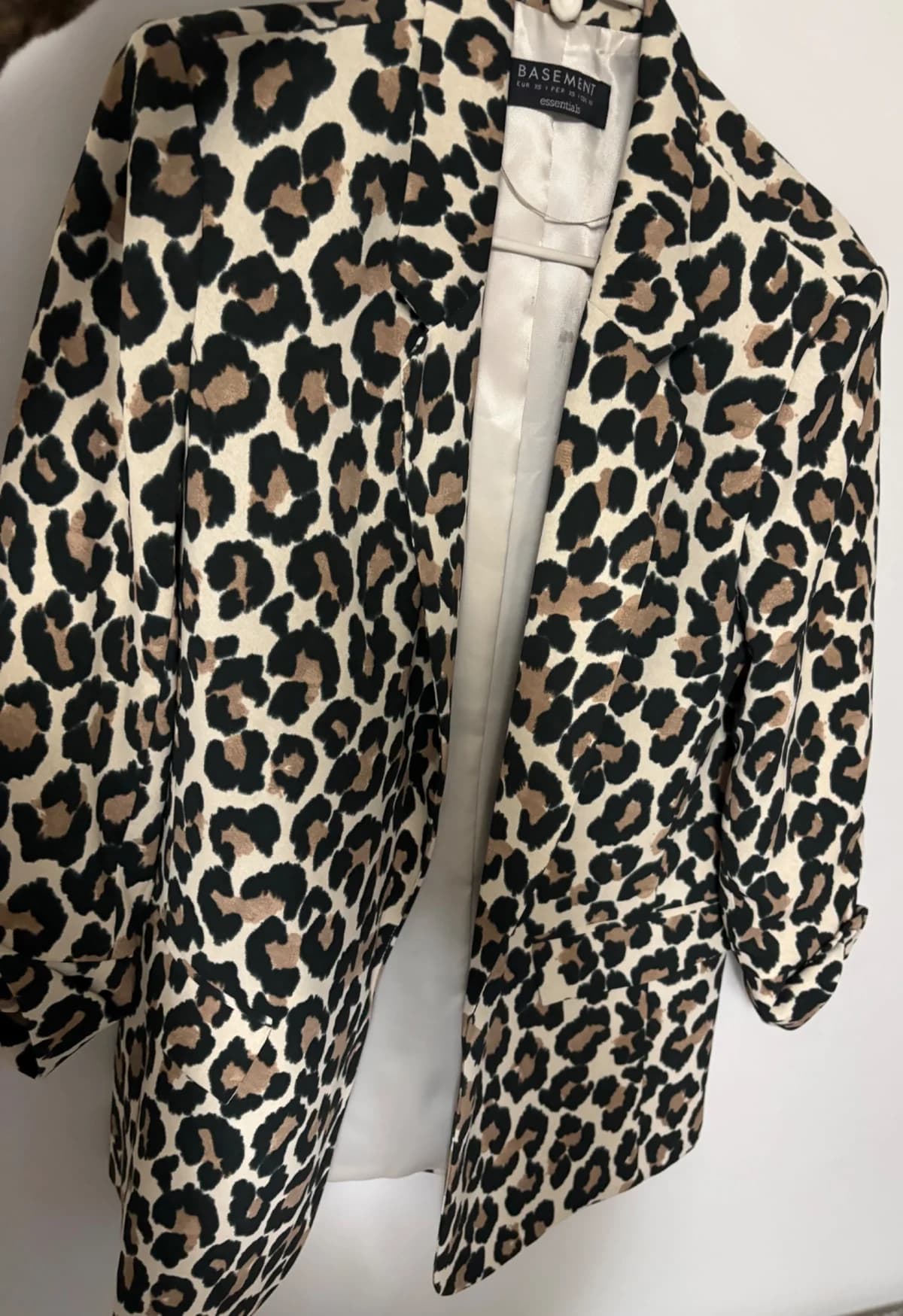 Usado por Francisca Cornejo , Blazer animal print, talla S