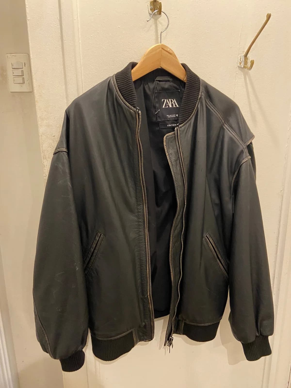 Usado por PAZ IRARRAZABAL ALVAREZ, Chaqueta de cuero oversize , talla s