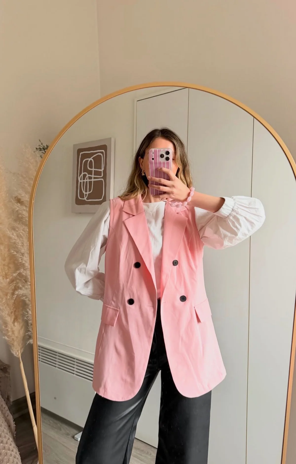 Usado por CAMI MARAMBIO, Blazer sin mangas rosado, talla Talla L