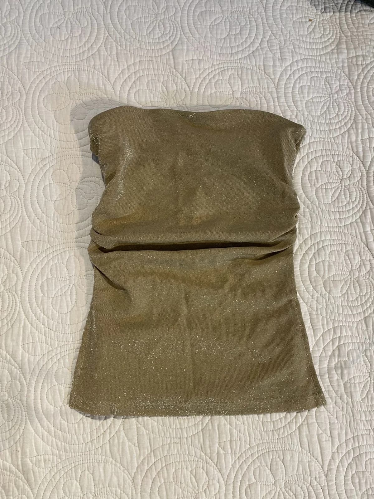 Usado por Maria Descalzi, Top Strapless Dorado, talla S