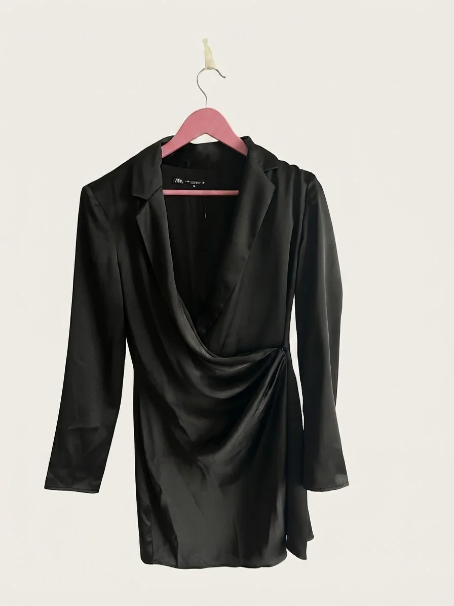 Usado por Aurora Bittelman, Vestido satin negro , talla XS