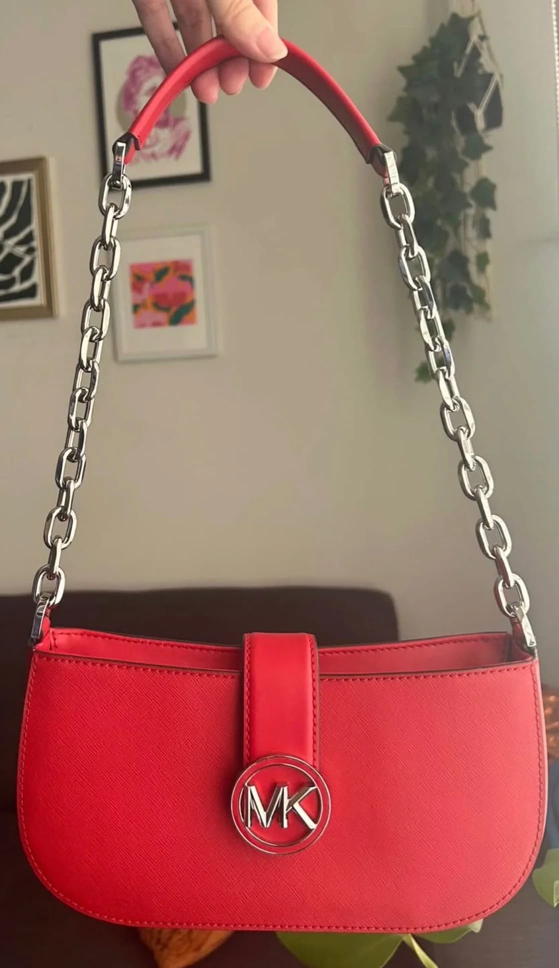Usado por Danin Olivera Salgado, Cartera roja MK original
